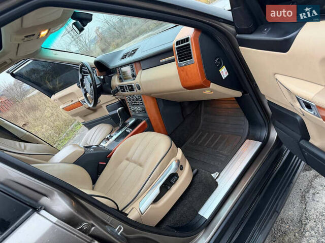 Серый Ленд Ровер Рендж Ровер, объемом двигателя 3.63 л и пробегом 240 тыс. км за 9999 $, фото 32 на Automoto.ua