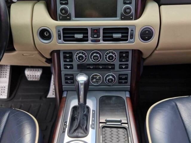 Серый Ленд Ровер Рендж Ровер, объемом двигателя 4.2 л и пробегом 131 тыс. км за 15000 $, фото 9 на Automoto.ua