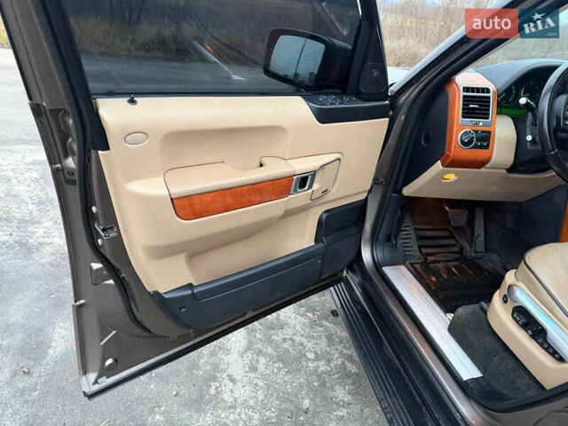 Серый Ленд Ровер Рендж Ровер, объемом двигателя 3.63 л и пробегом 240 тыс. км за 9999 $, фото 18 на Automoto.ua