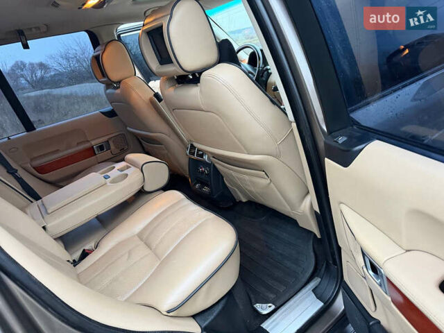 Серый Ленд Ровер Рендж Ровер, объемом двигателя 3.63 л и пробегом 240 тыс. км за 9999 $, фото 30 на Automoto.ua