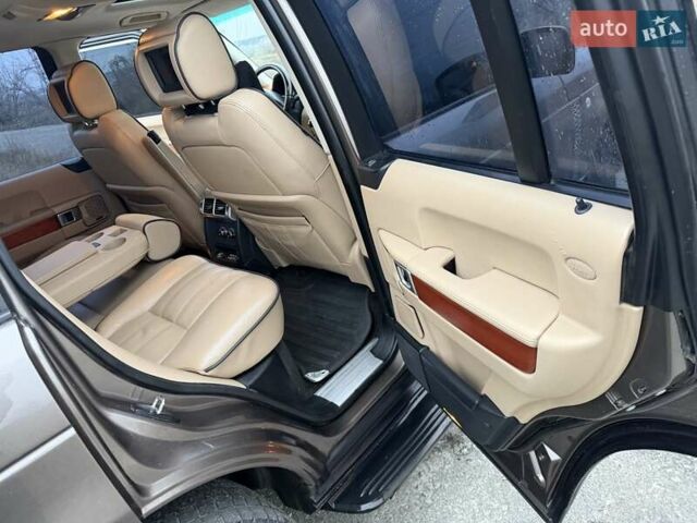 Сірий Ленд Ровер Рендж Ровер, об'ємом двигуна 3.6 л та пробігом 241 тис. км за 12000 $, фото 29 на Automoto.ua