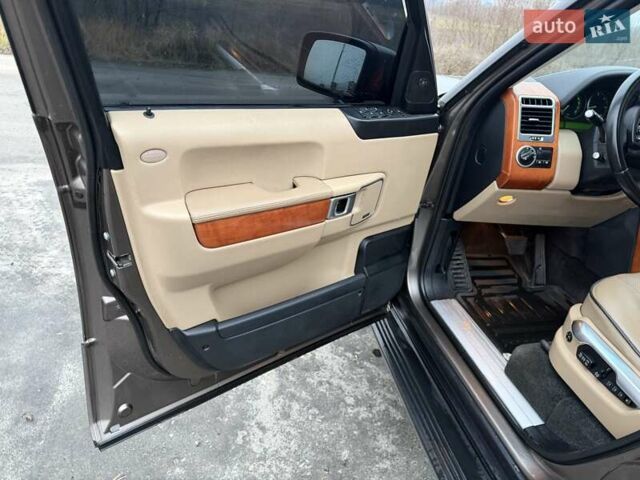 Сірий Ленд Ровер Рендж Ровер, об'ємом двигуна 3.6 л та пробігом 241 тис. км за 12000 $, фото 18 на Automoto.ua