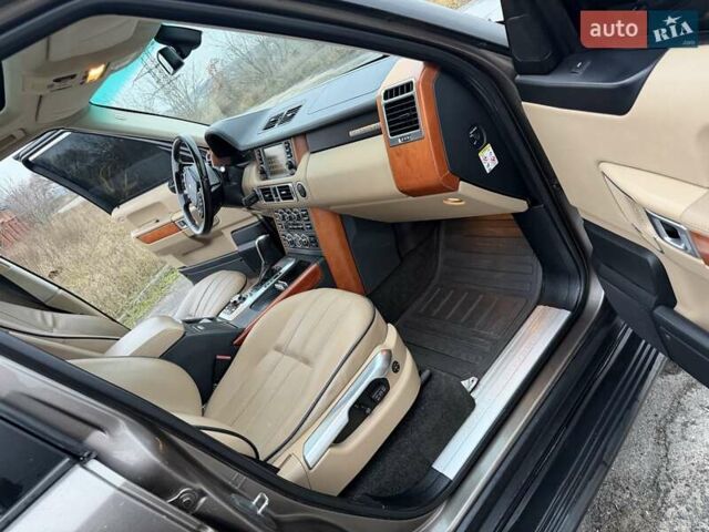 Сірий Ленд Ровер Рендж Ровер, об'ємом двигуна 3.6 л та пробігом 241 тис. км за 12000 $, фото 32 на Automoto.ua