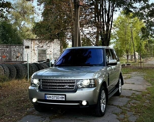 Сірий Ленд Ровер Рендж Ровер, об'ємом двигуна 5 л та пробігом 200 тис. км за 13600 $, фото 4 на Automoto.ua