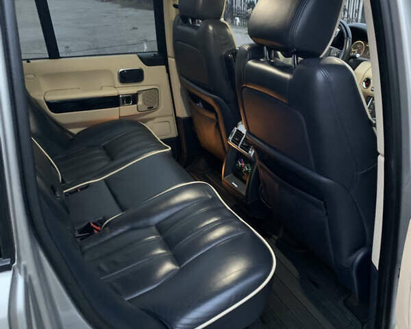 Серый Ленд Ровер Рендж Ровер, объемом двигателя 4.37 л и пробегом 398 тыс. км за 12500 $, фото 11 на Automoto.ua