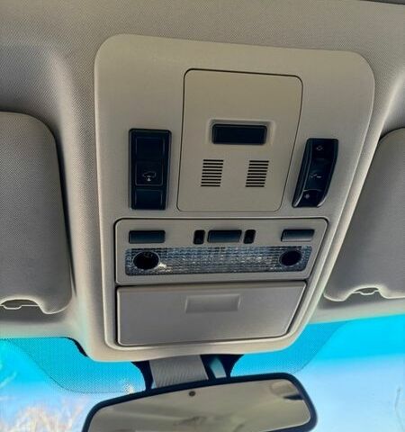 Серый Ленд Ровер Рендж Ровер, объемом двигателя 5 л и пробегом 255 тыс. км за 15350 $, фото 20 на Automoto.ua