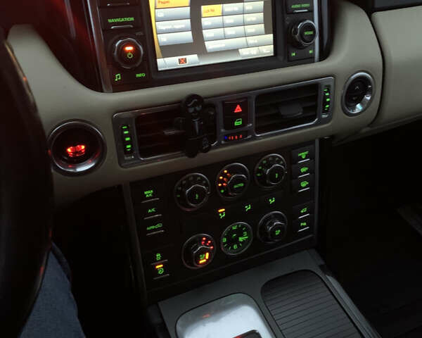 Серый Ленд Ровер Рендж Ровер, объемом двигателя 4.37 л и пробегом 398 тыс. км за 12500 $, фото 13 на Automoto.ua