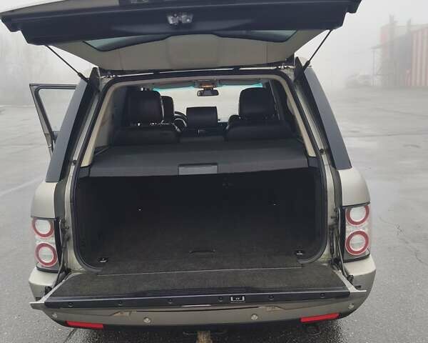 Сірий Ленд Ровер Рендж Ровер, об'ємом двигуна 4.37 л та пробігом 246 тис. км за 21000 $, фото 7 на Automoto.ua