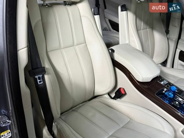 Сірий Ленд Ровер Рендж Ровер, об'ємом двигуна 5 л та пробігом 174 тис. км за 38000 $, фото 13 на Automoto.ua