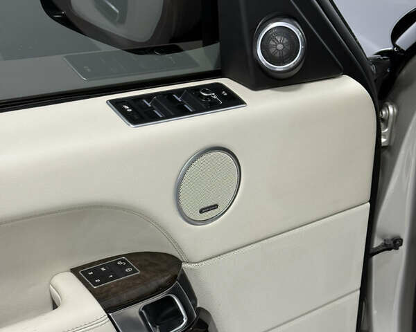 Серый Ленд Ровер Рендж Ровер, объемом двигателя 4.4 л и пробегом 220 тыс. км за 32000 $, фото 9 на Automoto.ua