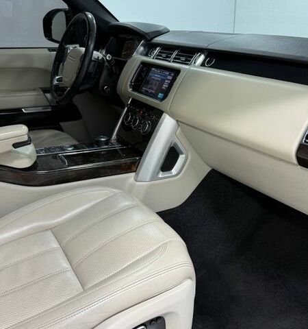 Серый Ленд Ровер Рендж Ровер, объемом двигателя 4.4 л и пробегом 230 тыс. км за 32000 $, фото 3 на Automoto.ua