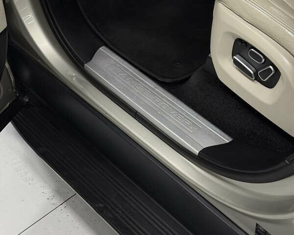 Серый Ленд Ровер Рендж Ровер, объемом двигателя 4.4 л и пробегом 220 тыс. км за 32000 $, фото 10 на Automoto.ua