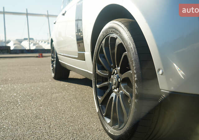 Серый Ленд Ровер Рендж Ровер, объемом двигателя 5 л и пробегом 140 тыс. км за 39999 $, фото 15 на Automoto.ua