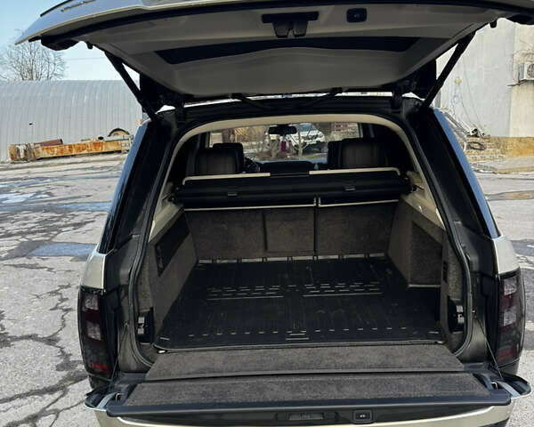 Серый Ленд Ровер Рендж Ровер, объемом двигателя 3 л и пробегом 274 тыс. км за 24000 $, фото 27 на Automoto.ua