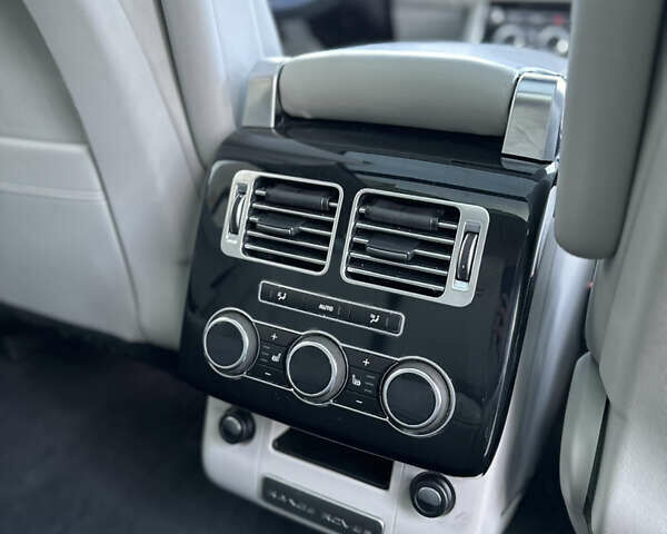 Серый Ленд Ровер Рендж Ровер, объемом двигателя 3 л и пробегом 206 тыс. км за 26100 $, фото 26 на Automoto.ua