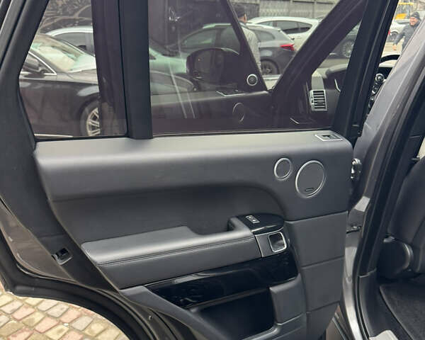 Серый Ленд Ровер Рендж Ровер, объемом двигателя 5 л и пробегом 125 тыс. км за 56000 $, фото 17 на Automoto.ua