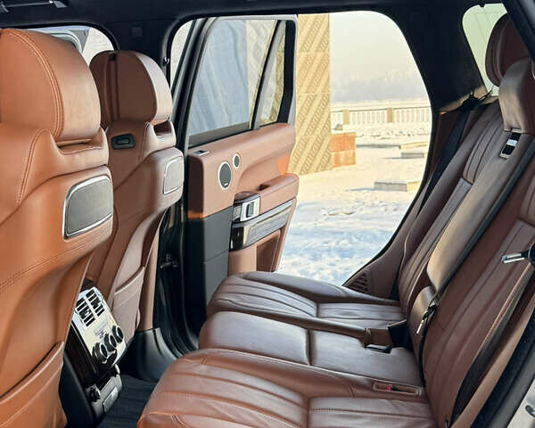 Сірий Ленд Ровер Рендж Ровер, об'ємом двигуна 4.37 л та пробігом 124 тис. км за 37999 $, фото 59 на Automoto.ua