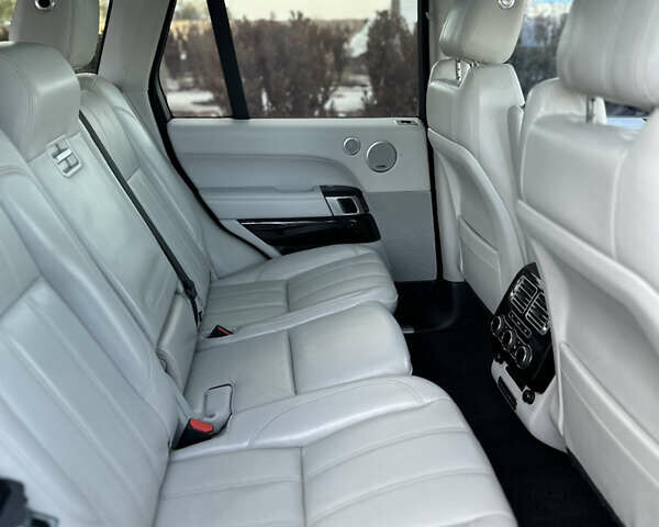 Серый Ленд Ровер Рендж Ровер, объемом двигателя 3 л и пробегом 206 тыс. км за 26100 $, фото 13 на Automoto.ua