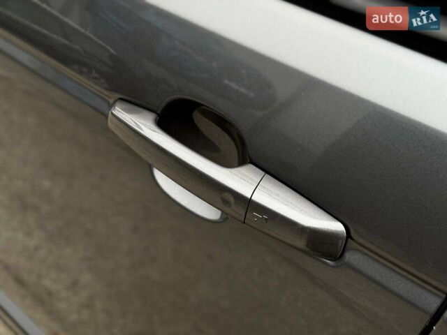 Серый Ленд Ровер Рендж Ровер, объемом двигателя 3 л и пробегом 213 тыс. км за 29999 $, фото 19 на Automoto.ua