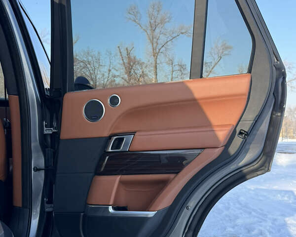 Сірий Ленд Ровер Рендж Ровер, об'ємом двигуна 4.37 л та пробігом 124 тис. км за 37999 $, фото 16 на Automoto.ua