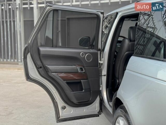 Серый Ленд Ровер Рендж Ровер, объемом двигателя 3 л и пробегом 216 тыс. км за 36996 $, фото 54 на Automoto.ua