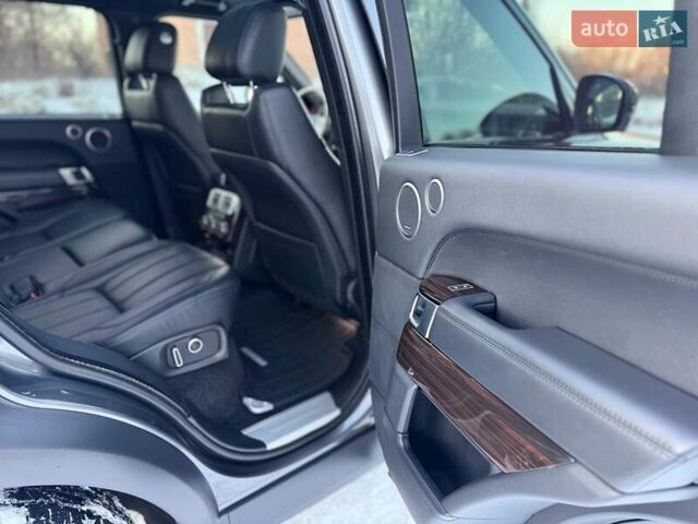 Сірий Ленд Ровер Рендж Ровер, об'ємом двигуна 5 л та пробігом 156 тис. км за 38700 $, фото 23 на Automoto.ua