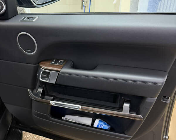 Серый Ленд Ровер Рендж Ровер, объемом двигателя 2.99 л и пробегом 210 тыс. км за 41000 $, фото 18 на Automoto.ua