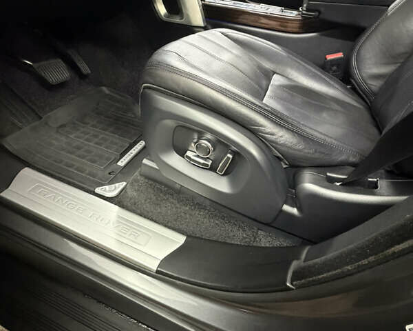 Серый Ленд Ровер Рендж Ровер, объемом двигателя 2.99 л и пробегом 210 тыс. км за 41000 $, фото 7 на Automoto.ua