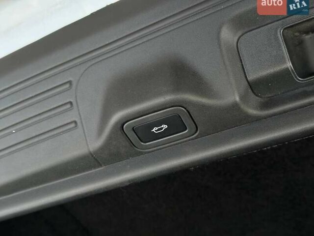 Серый Ленд Ровер Рендж Ровер, объемом двигателя 2.99 л и пробегом 127 тыс. км за 33000 $, фото 9 на Automoto.ua