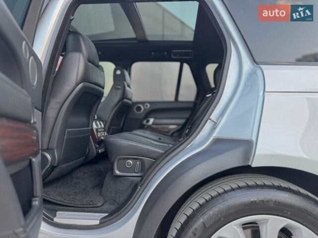 Серый Ленд Ровер Рендж Ровер, объемом двигателя 3 л и пробегом 216 тыс. км за 36996 $, фото 56 на Automoto.ua