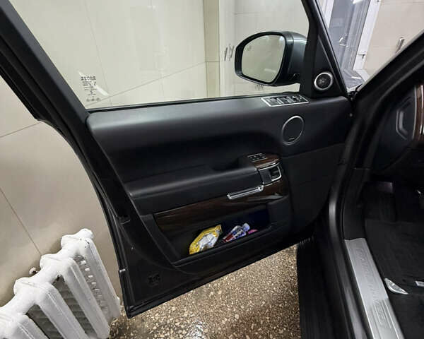 Серый Ленд Ровер Рендж Ровер, объемом двигателя 2.99 л и пробегом 210 тыс. км за 41000 $, фото 14 на Automoto.ua