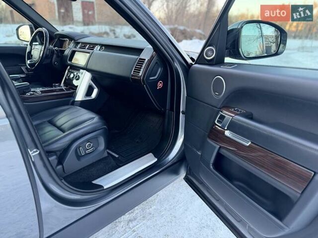 Сірий Ленд Ровер Рендж Ровер, об'ємом двигуна 5 л та пробігом 156 тис. км за 38700 $, фото 25 на Automoto.ua