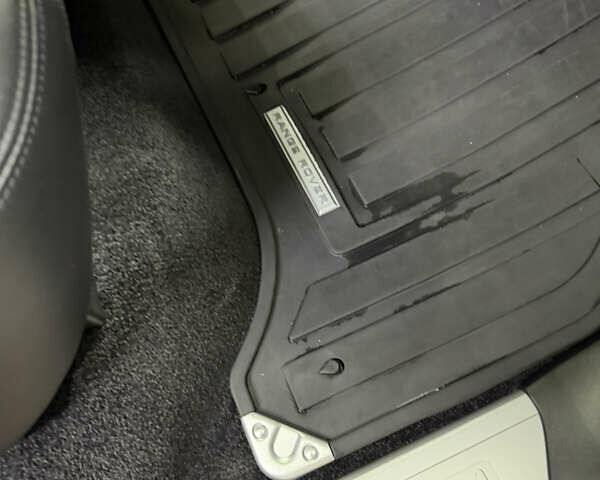 Серый Ленд Ровер Рендж Ровер, объемом двигателя 2.99 л и пробегом 210 тыс. км за 41000 $, фото 23 на Automoto.ua