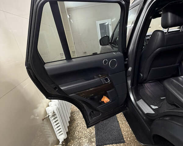 Серый Ленд Ровер Рендж Ровер, объемом двигателя 2.99 л и пробегом 210 тыс. км за 41000 $, фото 6 на Automoto.ua