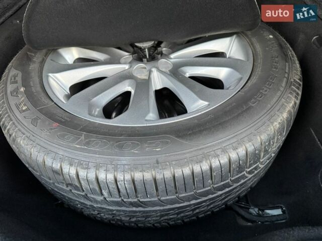 Серый Ленд Ровер Рендж Ровер, объемом двигателя 3 л и пробегом 216 тыс. км за 36996 $, фото 68 на Automoto.ua