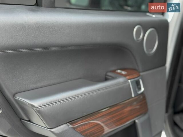 Серый Ленд Ровер Рендж Ровер, объемом двигателя 3 л и пробегом 216 тыс. км за 36996 $, фото 55 на Automoto.ua