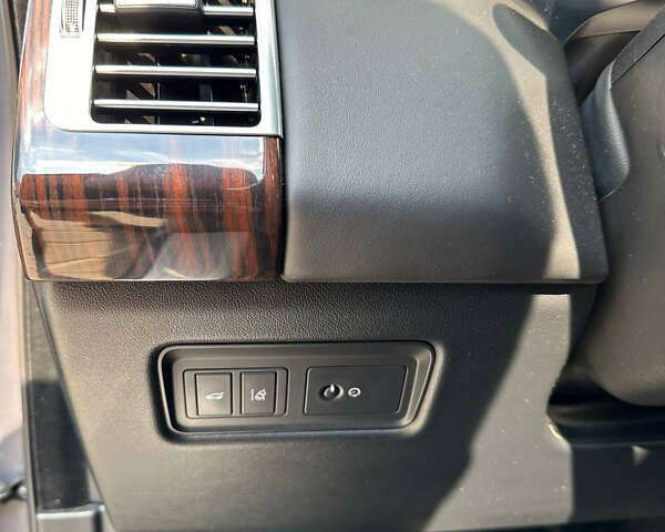 Серый Ленд Ровер Рендж Ровер, объемом двигателя 2.99 л и пробегом 189 тыс. км за 31000 $, фото 8 на Automoto.ua