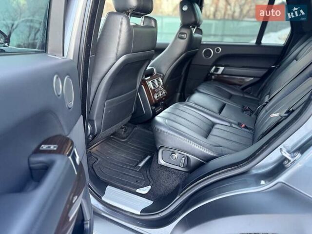 Сірий Ленд Ровер Рендж Ровер, об'ємом двигуна 5 л та пробігом 156 тис. км за 38700 $, фото 18 на Automoto.ua