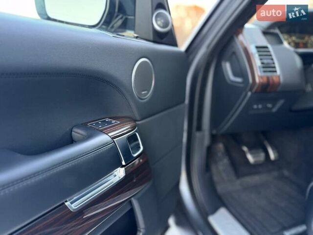 Сірий Ленд Ровер Рендж Ровер, об'ємом двигуна 5 л та пробігом 156 тис. км за 38700 $, фото 12 на Automoto.ua