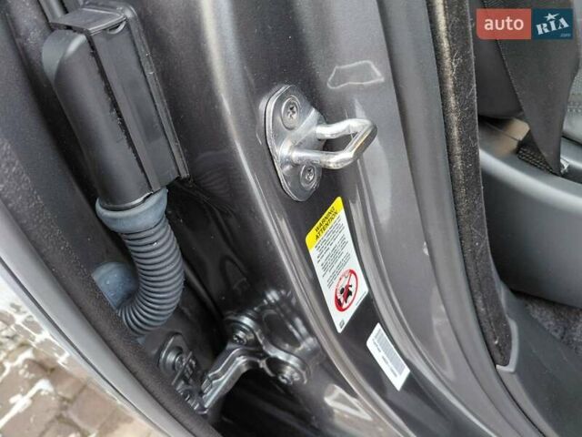 Серый Ленд Ровер Рендж Ровер, объемом двигателя 2.99 л и пробегом 204 тыс. км за 35000 $, фото 73 на Automoto.ua