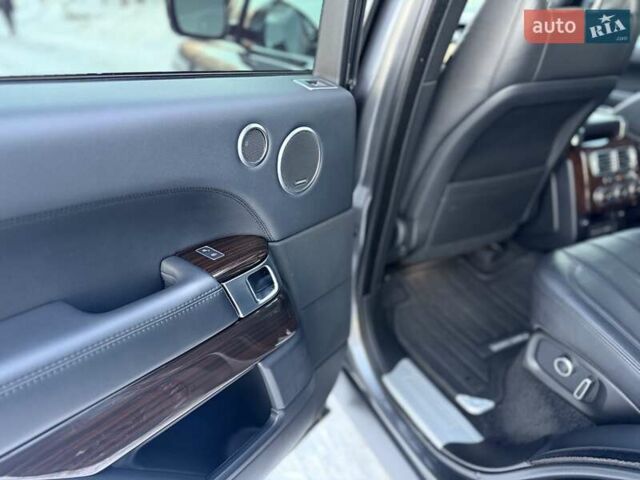 Сірий Ленд Ровер Рендж Ровер, об'ємом двигуна 5 л та пробігом 156 тис. км за 38700 $, фото 19 на Automoto.ua