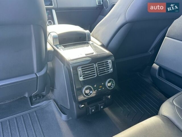 Серый Ленд Ровер Рендж Ровер, объемом двигателя 5 л и пробегом 158 тыс. км за 57000 $, фото 42 на Automoto.ua