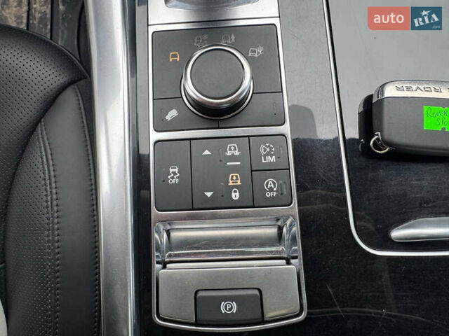 Сірий Ленд Ровер Рендж Ровер, об'ємом двигуна 2.99 л та пробігом 146 тис. км за 31999 $, фото 69 на Automoto.ua