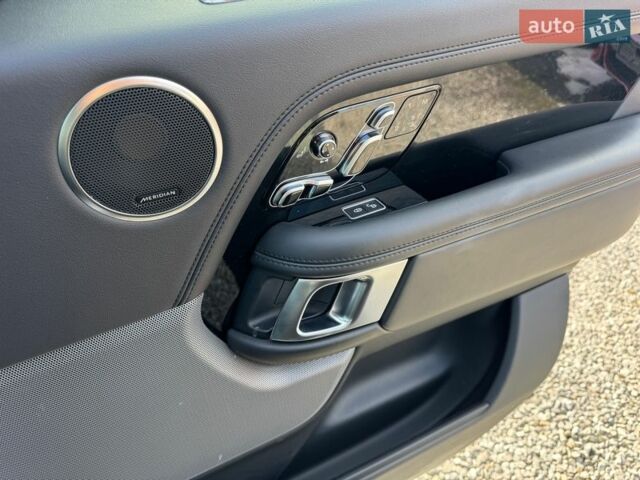 Серый Ленд Ровер Рендж Ровер, объемом двигателя 5 л и пробегом 158 тыс. км за 57000 $, фото 4 на Automoto.ua