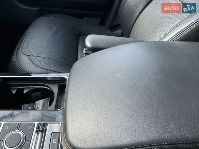 Серый Ленд Ровер Рендж Ровер, объемом двигателя 5 л и пробегом 158 тыс. км за 57000 $, фото 64 на Automoto.ua