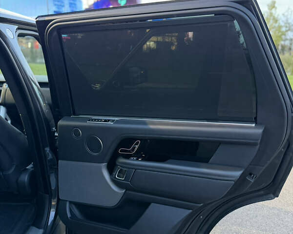 Серый Ленд Ровер Рендж Ровер, объемом двигателя 5 л и пробегом 150 тыс. км за 70000 $, фото 31 на Automoto.ua