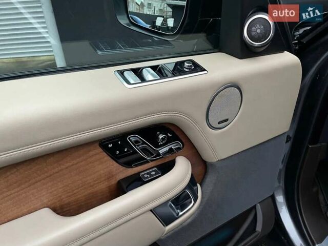 Серый Ленд Ровер Рендж Ровер, объемом двигателя 2.99 л и пробегом 55 тыс. км за 83000 $, фото 7 на Automoto.ua