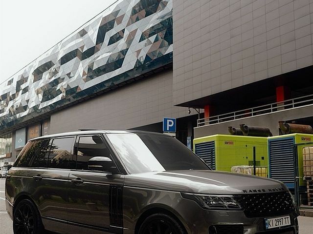 Сірий Ленд Ровер Рендж Ровер, об'ємом двигуна 5 л та пробігом 152 тис. км за 56000 $, фото 3 на Automoto.ua