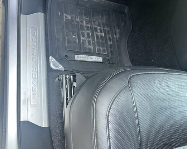 Серый Ленд Ровер Рендж Ровер, объемом двигателя 3 л и пробегом 79 тыс. км за 61500 $, фото 16 на Automoto.ua