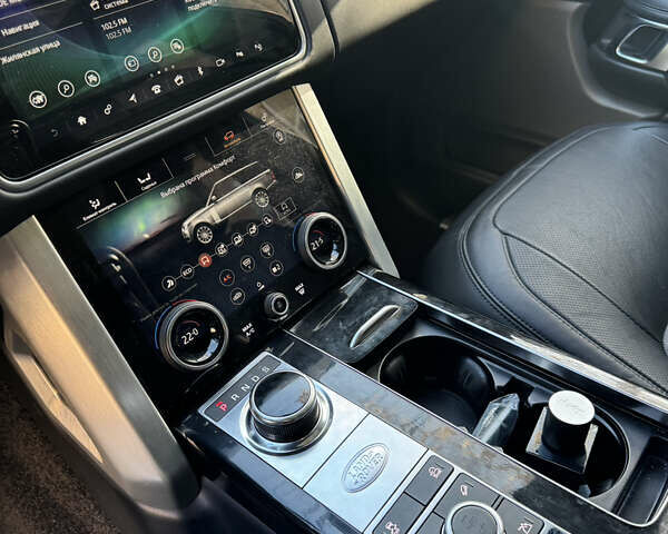 Серый Ленд Ровер Рендж Ровер, объемом двигателя 5 л и пробегом 75 тыс. км за 63000 $, фото 11 на Automoto.ua